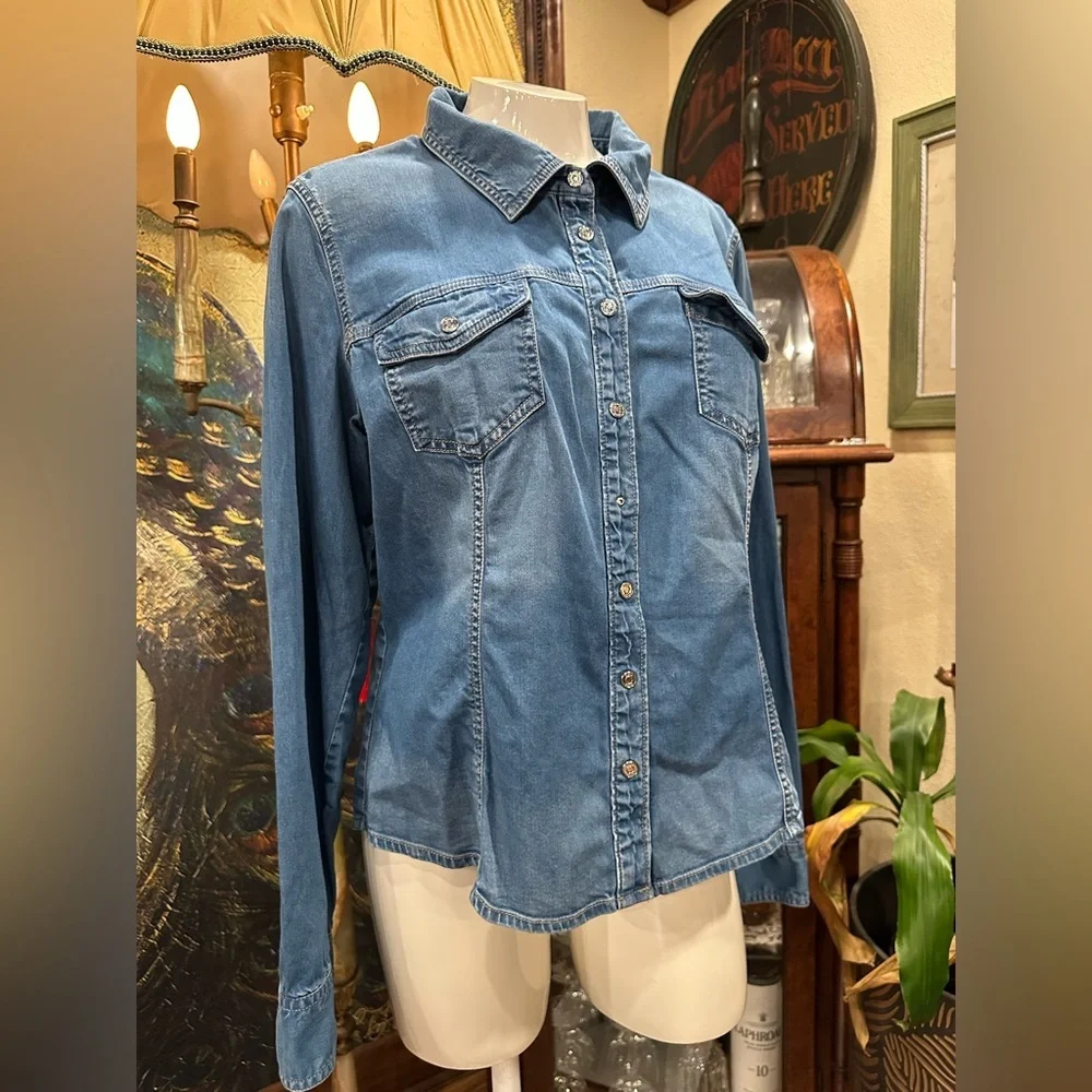 GUESS Los Angeles Denim Shirt XL Women's Medium Wash Snap Button Bohemian Boho - Picture 4 of 10